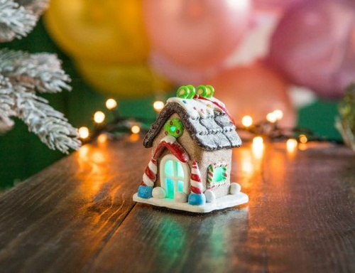 Ёлочная игрушка "Пряничный домик" с подсветкой LED-огнями, полирезин, 6.7х6.5х6.7 см, Forest Market фото 2