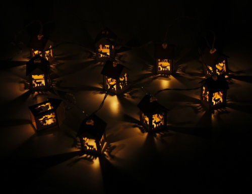 Электрогирлянда ДОМИКИ С ОЛЕНЯМИ, дерево, 10 тёплых белых LED-огней, 1.35+0.3 м, батарейки, Koopman International фото 4