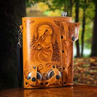 Фляга походная в кожаном чехле 2л "Королевский волк" - фляга вместимостью 2 л в кожаном чехле с названием "Королевский волк