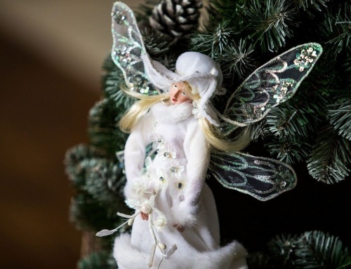 Кукла на ёлку "Мечтательная фея" в белоснежном наряде, 22 см, Eggl фото 2