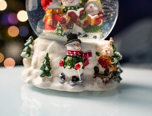 Музыкальный снежный шар Семейное Рождество 14*15 см (Sigro) фото 7