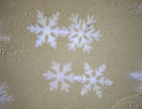 Свеча-проектор "Танец снежинок", белая, 4 холодных белых LED-огня, 15 см, таймер, батарейки, Kaemingk фото 2