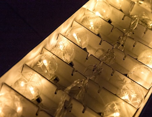 Электрогирлянда СНЕЖИНКОВЫЕ ШАРИКИ, стекло, прозрачные, 20 тёплых белых LED-огней, 6.7+0.3 м, батарейки, Koopman International фото 3