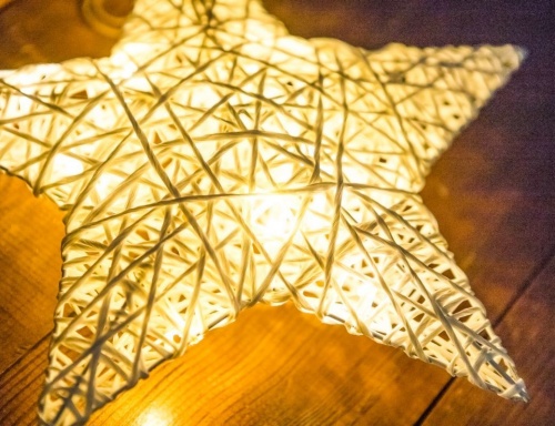 Подвесная фигура "Обаятельная звёздочка", белая, 10 тёплых белых LED-огней, 8x30x29 см, таймер, батарейки, Kaemingk фото 4