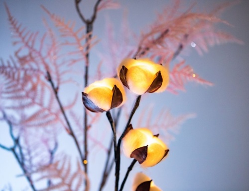 Декоративная ветка светящаяся ХЛОПОК, заснеженная, 8 тёплых белых LED-огней, 76 см, таймер, батарейки, Kaemingk фото 5