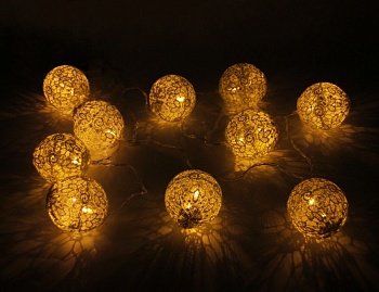 Электрогирлянда "Кружевное очарование", 10 шариков, тёплые белые LED-огни, 1.35 м, прозрачный провод, батарейки, Koopman International