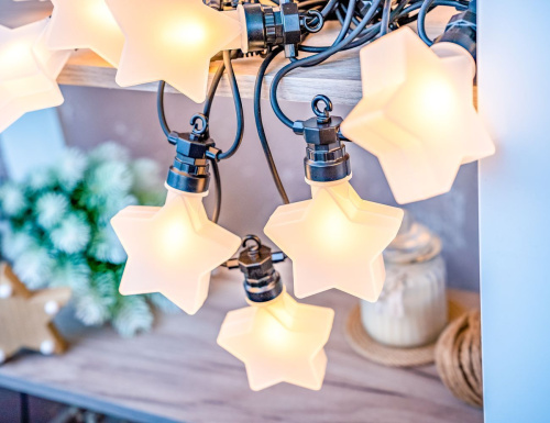 Светодиодная гирлянда Star Party Lights - ВЕСЁЛЫЕ ЗВЁЗДОЧКИ, 20 тёплых белых LED-огней, 10 м, контроллер, коннектор, чёрный провод, уличная, Winter Deco