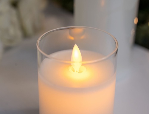 Светодиодная восковая свеча в стакане ЛИЛЬЯ, белая, имитация ‘живого’ мерцающего пламени, колышущийся язычок, 7.5х10 см, батарейки, Peha Magic фото 3
