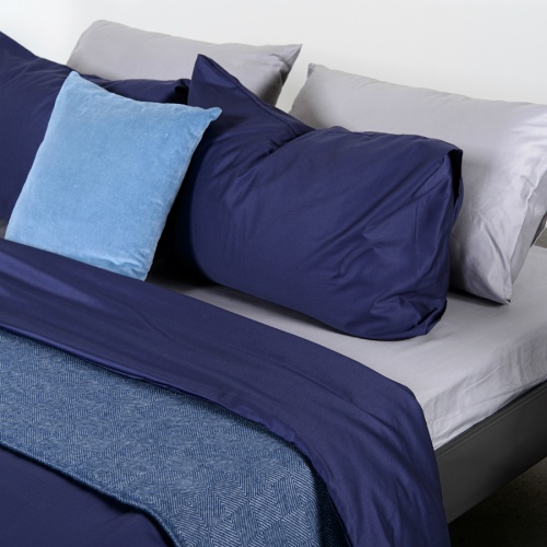 Комплект постельного белья полутораспальный из сатина темно-синего цвета из коллекции essential фото 5
