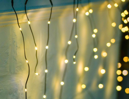Светодиодная гирлянда Бахрома, 180 экстра теплых белых LED-огней, 3.5х0.45 м, контроллер, зелёный ПВХ, IP44, Koopman International фото 3