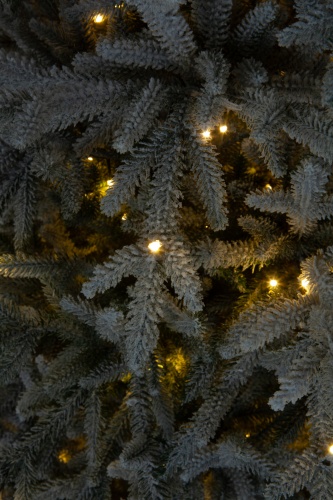 Искусственная ель Персея в снегу с вплетенной гирляндой, Crystal Trees фото 2
