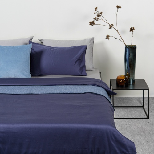 Комплект постельного белья полутораспальный из сатина темно-синего цвета из коллекции essential фото 3