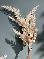 Ветка с ягодами, кремовая, 65 см