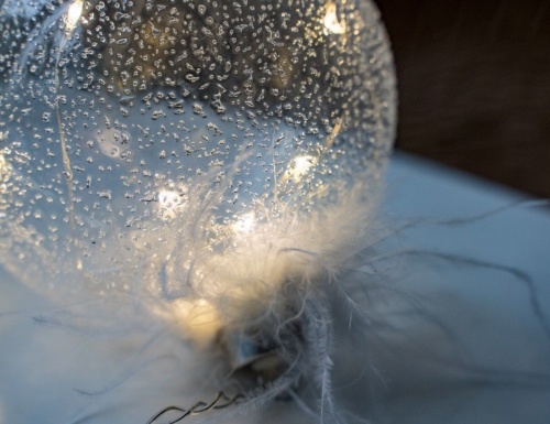 Светящийся ёлочный шар "Чудо в пёрышках", стекло, 10 тёплых белых микро LED-огней, 12 см, Peha Magic фото 5
