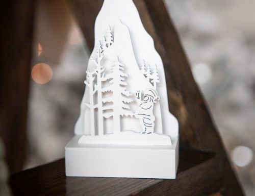 Светящаяся объемная декорация "Лес у горы - санта", тёплые белые LED-огни, 5x15x8 см, таймер, батарейки, Kaemingk фото 2