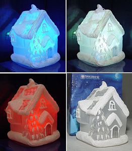 "Домик" с ЕЛОЧКОЙ с LED - светодиодной подсветкой (RGB), 7х6,2х7 см, на батарейке, SNOWHOUSE