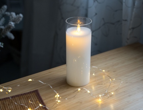 Восковая светодиодная свеча в стакане ЛИЛЬЯ, белая, тёплый белый LED-огонь, колышущийся язычок, 7.5х20 см, батарейки, Peha Magic фото 3