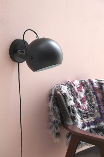Лампа настенная ball с подвесом, черная матовая, черный шнур фото 2