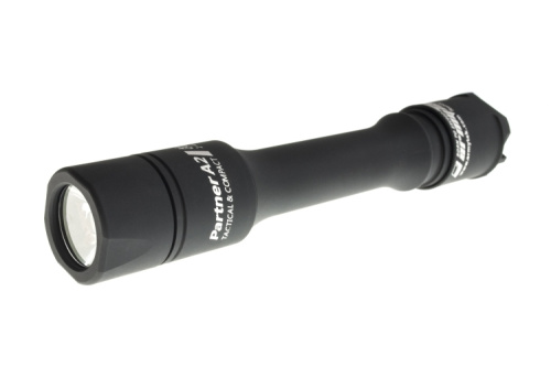 Фонарь светодиодный тактический Armytek Partner A2 v3, 790 лм, теплый свет, 2-AA