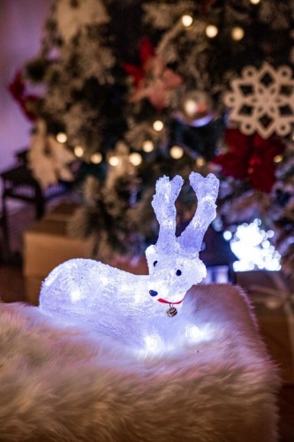 Светящаяся фигура "Оленёнок с бубенчиком" лежащий, акрил, 24 холодных белых LED-огня, 14х31х35 см, батарейки, уличный, Kaemingk