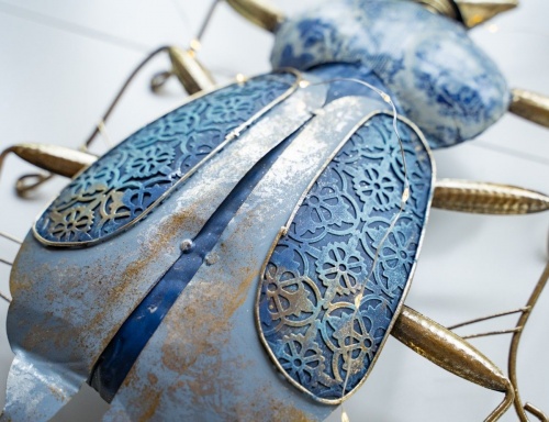 Подвесные садовые фигуры "Жуки лакшери", металлические, голубые с золотым, 17 см (2 шт.), Kaemingk фото 2