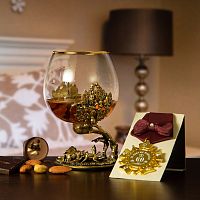 Бокалы - "Regal Crystal Creations" - Бокал для коньяка "Охота на Кабана + орден 'С Юбилеем 60 лет'", из кристалла с накладкой, с высотой 13 см, диаметром 6 см, и объемом 310 мл, упаковка размером 17х14х10 см