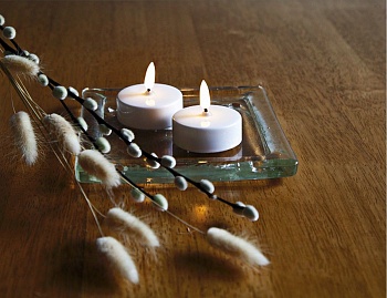 Электрические чайные свечи FLAMME белые, тёплые белые мерцающие LED-огни, 'натуральный фитилёк', 5,8х5.5 см (2 шт.), таймер, батарейки, STAR trading