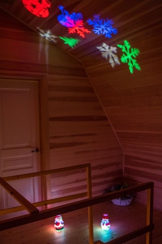 Светодиодный проектор "Волшебный снеговик", проекция на 20 м*2, 4 цветных LED-огня, 19 см, батарейки, Kaemingk фото 4